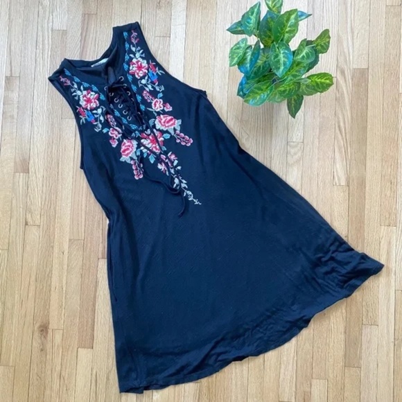 Altar'd State Embroidered Black with Floral Detail Lace-Up Neckline Dress Size M - Picture 1 of 9
